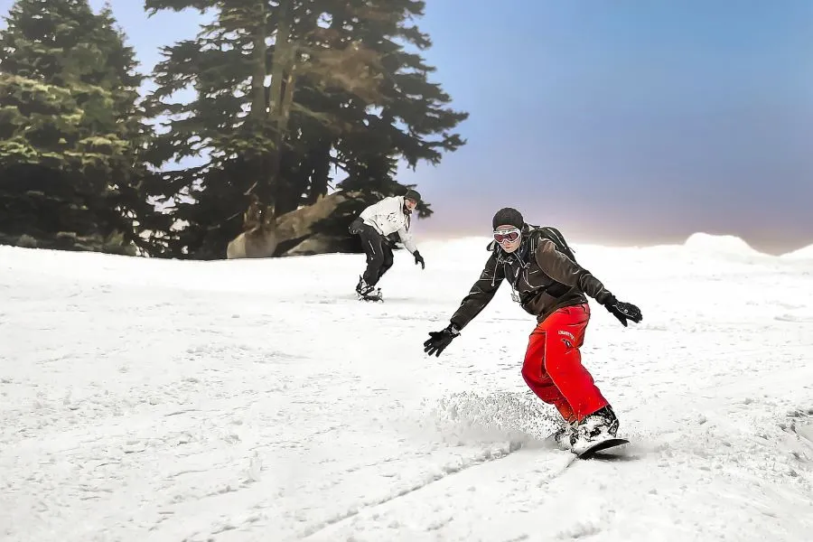 Snowboarding in Auli