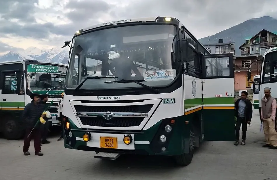 Reach Manali by Bus