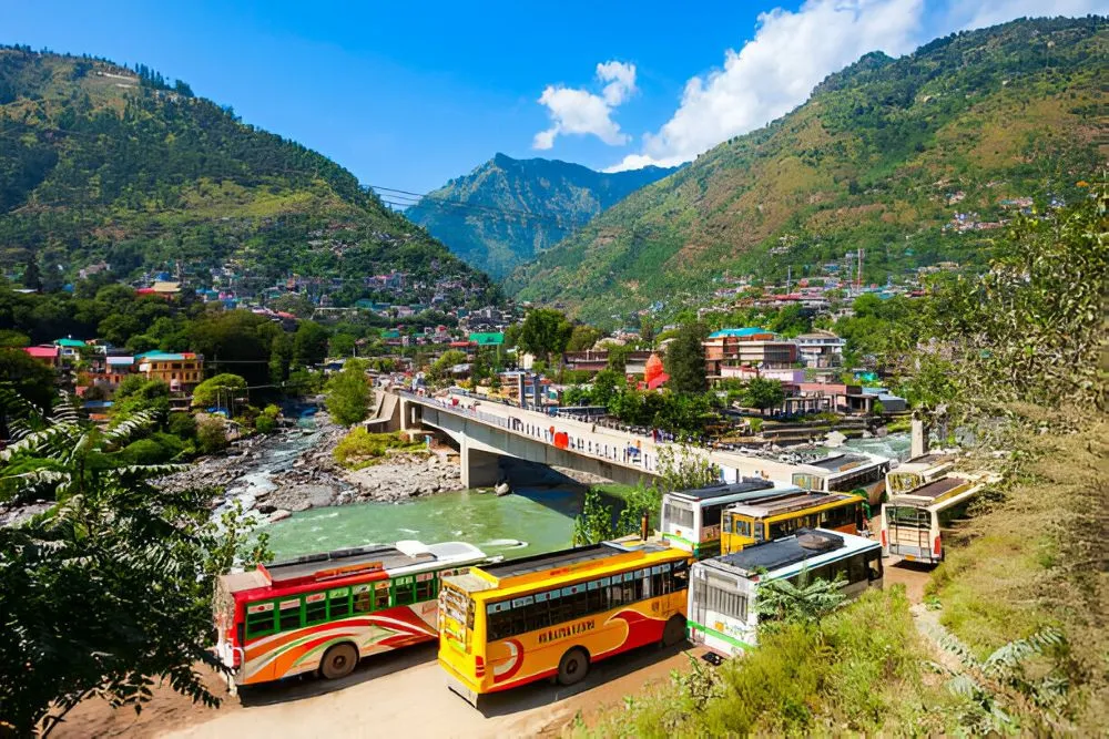 How to reach Manali