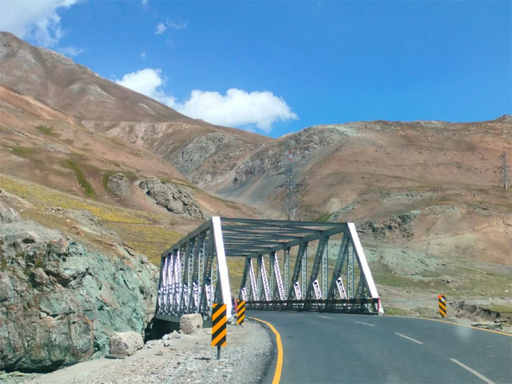 Srinagar to Leh Highway