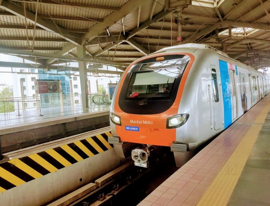 Reach Wankhede Stadium by Metro